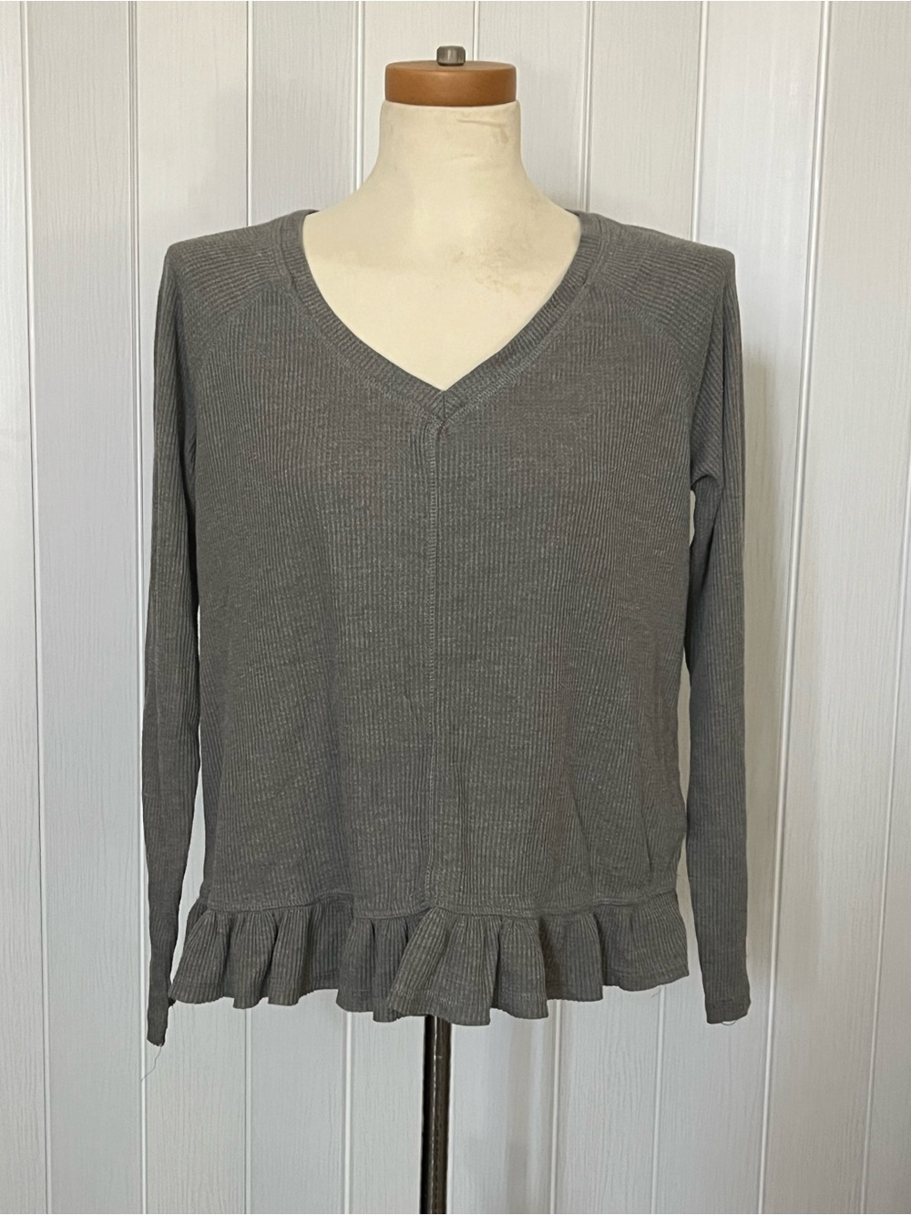Anthropologie Jane and Delancey  Gray V-Neck Ruffle Hem Long Sleeve Top
